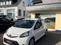Gebraucht Toyota Aygo Basis 68 PS (50 kW) 2013 Weiß Kleinwagen