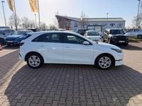 Gebraucht Kia Ceed Edition 7 120 PS (88 kW) 2023 Carraraweiß Kleinwagen