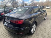 Gebraucht Audi A3 Attraction 110 PS (80 kW) 2015 Mythosschwarz metallic Limousine