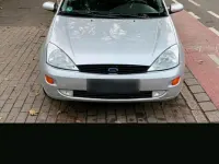 Usado Ford Focus 101 CV (74 kW) 2001 Plateado Utilitario