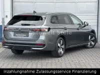 Gebraucht VW Passat Elegance 150 PS (110 kW) 2025 Grau Kombi