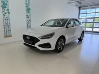 Neu Hyundai i30 GO! 97 PS (71 kW) 2025 Shimmering silver meta... Limousine