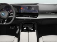 Gebraucht BMW 550e Comfort Edition 177 PS (130 kW) 2025 Weiß Kombi