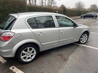 Second-hand Opel Astra 105 CP (77 kW) 2006 Argintiu Berlinǎ
