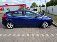 Gebraucht Ford Focus 101 PS (74 kW) 2014 Blau Limousine