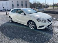 Gebraucht Mercedes A180 109 PS (80 kW) 2014 Weiß Limousine