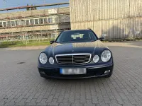 Usado Mercedes E220 150 CV (110 kW) 2004 Azul Familiar
