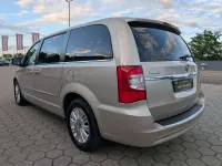 Gebraucht Lancia Voyager 177 PS (130 kW) 2014 Gold Van / Kleinbus