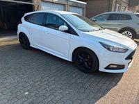 Gebraucht Ford Focus ST 250 PS (183 kW) 2016 Weiß Kleinwagen