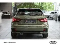 Neu Audi A1 207 PS (152 kW) 2026 Grün (distriktgrün metallic/mythosschwarz metallic) SUV