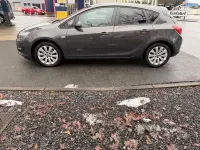 Używany Opel Astra Edition 110 KM (80 kW) 2012 Szary Sedan/Limuzyna