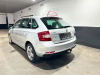 Gebraucht Skoda Rapid Joy 125 PS (91 kW) 2016 Silber Kleinwagen