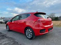 Gebraucht Kia Ceed DREAM-TEAM Edition 99 PS (72 kW) 2017 Rot Kleinwagen