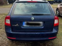 Gebraucht Skoda Octavia Ambition 105 PS (77 kW) 2012 Blau Kombi