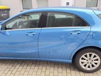 Gebraucht Mercedes A180 122 PS (89 kW) 2013 Blau Limousine