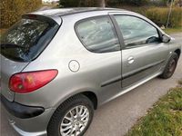 Gebraucht Peugeot 206 60 PS (44 kW) 2004 Grau Kleinwagen