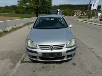 Second-hand VW Golf IV 102 CP (75 kW) 2004 Argintiu Berlinǎ