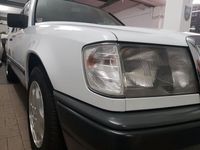 Usata Mercedes E250 109 CV (80 kW) 1986 Bianco Berlina
