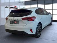 Gebraucht Ford Focus Titanium 125 PS (91 kW) 2024 Frostweiß Limousine