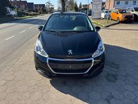 Gebraucht Peugeot 208 Active 99 PS (72 kW) 2017 Farbe encreblau oder dark blu Kleinwagen