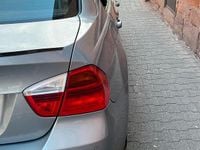 Gebraucht BMW 320 150 PS (110 kW) 2005 Silber Limousine
