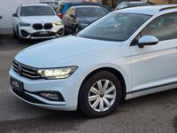 Gebraucht VW Passat 150 PS (110 kW) 2022 Gletscherweissmetallic Kombi
