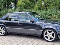 Gebraucht Mercedes E500 326 PS (239 kW) 1992 Schwarz Limousine