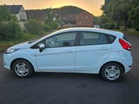 Gebraucht Ford Fiesta 84 PS (61 kW) 2012 Weiß Kleinwagen