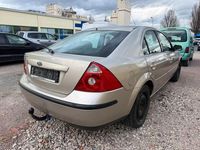 Gebraucht Ford Mondeo Ghia 125 PS (91 kW) 2005 Grau Limousine