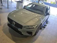 Gebraucht Volvo V60 Plus 455 PS (334 kW) 2024 Grau vapour grey / metallic Kombi