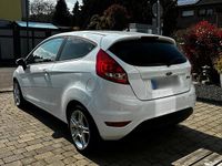 Gebraucht Ford Fiesta 82 PS (60 kW) 2009 Weiß Kleinwagen