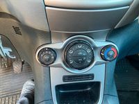 Gebraucht Ford Fiesta 82 PS (60 kW) 2011 Weiß Kleinwagen