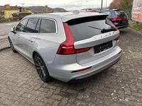 Gebraucht Volvo V60 Core 253 PS (186 kW) 2022 Grau Kombi