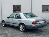 Gebraucht Mercedes E200 118 PS (86 kW) 1989 Grau Limousine