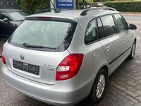 Gebraucht Skoda Fabia Ambiente 90 PS (66 kW) 2012 Grau Kleinwagen