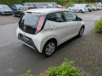 Gebraucht Toyota Aygo X-play 69 PS (50 kW) 2017 Pianosaweiß Kleinwagen
