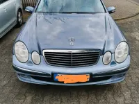 Usado Mercedes E220 150 CV (110 kW) 2003 Azul Berlina