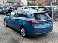 Gebraucht Hyundai i30 110 PS (80 kW) 2012 Blau Kombi