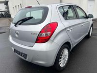 Gebraucht Hyundai i20 Edition 77 PS (56 kW) 2012 Grau Kleinwagen