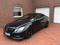 Gebraucht Mercedes E350 AMG 231 PS (169 kW) 2009 Blau Coupé