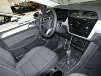 Gebraucht VW Touran Move 150 PS (110 kW) 2024 Weiß Van / Kleinbus