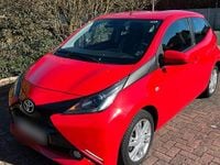 Gebraucht Toyota Aygo 69 PS (50 kW) 2016 Rot Kleinwagen