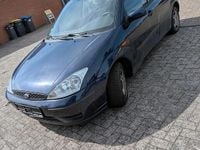 Gebraucht Ford Focus 100 PS (73 kW) 2001 Blau Kleinwagen