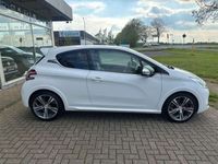 gebraucht Peugeot 208 GTi*NAVI*LEDER*FELGEN 7x17*WENIG KM:56628*2H