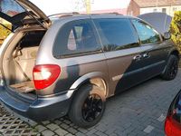 Usado Chrysler Voyager 150 HP (110 kW) 2006 Cinzento Monovolume