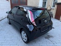 Gebraucht Toyota Aygo 69 PS (50 kW) 2016 Schwarz Kleinwagen