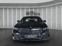 Gebraucht BMW 550e M Sport 489 PS (359 kW) 2025 Black sapphire metallic (475) Limousine