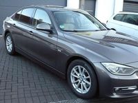 Gebraucht BMW 318 143 PS (105 kW) 2012 Braun Limousine