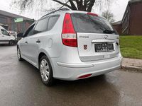 Gebraucht Hyundai i30 109 PS (80 kW) 2010 Silber Kombi