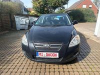 Gebraucht Kia Ceed 126 PS (92 kW) 2009 Zilinaschwarz met. Kleinwagen